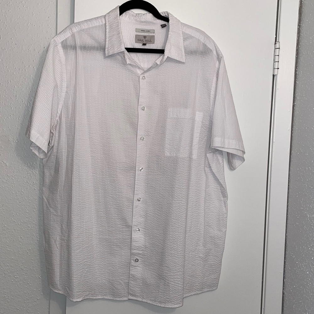 Seersucker white button with with pocket